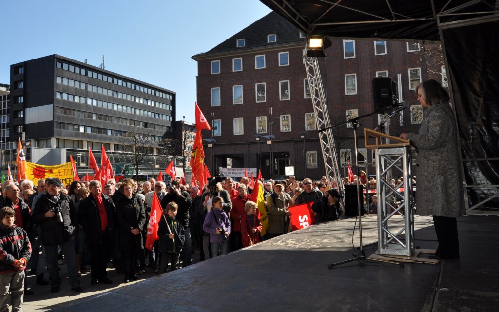 Kundgebung auf dem Willy-Brandt-Platz in Bochum am 20. März 2011 Kundgebung auf dem Willy-Brandt-Platz in Bochum am 20. März 2011