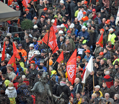 Demonstration für den Erhalt von Arbeitsplätzen bei Thyssen-Krupp in Bochum.