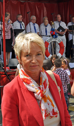 Ratsmitglied Martina Schmück-Glock beim 5. Westendfest auf dem Springerplatz im Griesenbruch