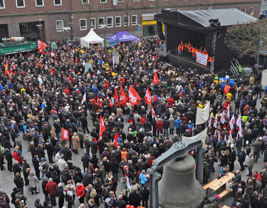 Mehrere tausend Menschen aus Bochum und der Region nahmen heute am Solidaritätsfest für Opel teil.