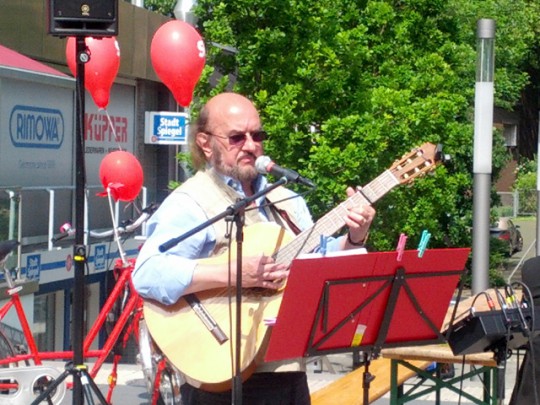 Klaus Amoneit mit dem Lied "Wer mach das Züge Fahren?"