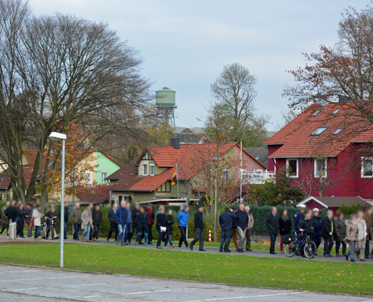 Neue Ansichten: Blick von Radweg am Fuß des ehemaligen Krupp-Hochhauses Richtung Stahlhausen. Im Hintergrund ist wiederum der Wasserturm im Westpark zu sehen.