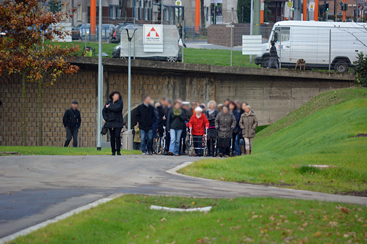Unter der stark befahrenen Kreuzung Alleestraße / Wattenscheider Straße hindurch führt der neue Fuß- und Radweg. Der Weg verläuft bis zum Kreisverkehr Kohlenstraße / Obere Stahlindustrie.