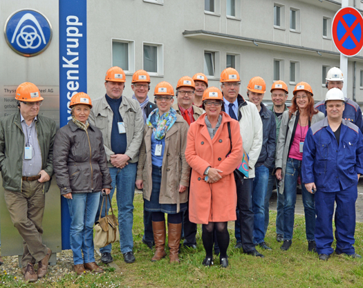 Mitglieder der SPD-Ratsfraktion Bochum besuchten heute ThyssenKrupp Steel an der Essener Straße. Nach einer Werksbesichtigung sprachen die Sozialdemokratinnen und Sozialdemokraten mit Vertretern des Unternehmens unter anderem über die Zukunft des Standorts Bochum.