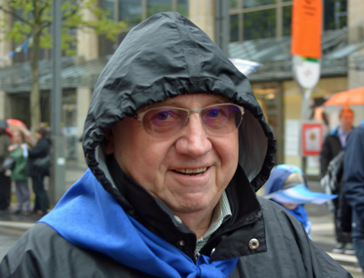 Dieter Fleskes, stellvertretender Vorsitzender der SPD-Ratsfraktion Bochum, am Samstag (25. April) beim Ausmarsch nach Harpen.