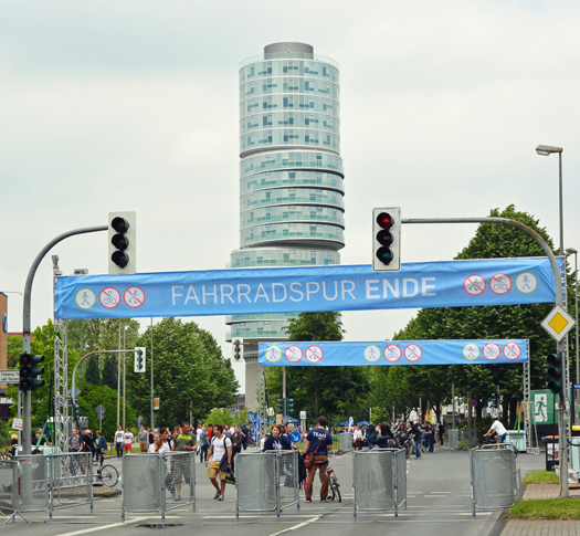 Blaupause zum 50. Geburtstag der Ruhr-Universität am 6. Juni 2015 auf der Universitätsstraße