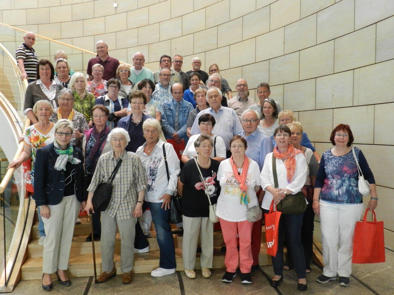 Aral-Pensionäre aus Bochum zu Besuch im Landtag von Nordrhein-Westfalen