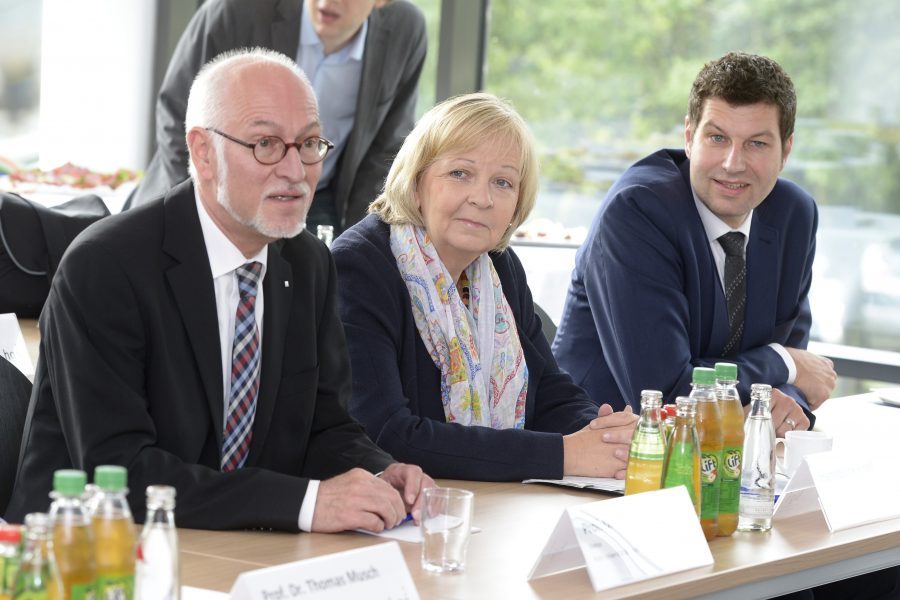 Elmar Weiler (Rektor der Ruhr-Universität Bochum), Hannelore Kraft (Ministerpräsidentin von Nordrhein-Westfalen), Thomas Eiskirch (Landtagsabgeordneter aus Bochum und Oberbürgermeisterkandidat)