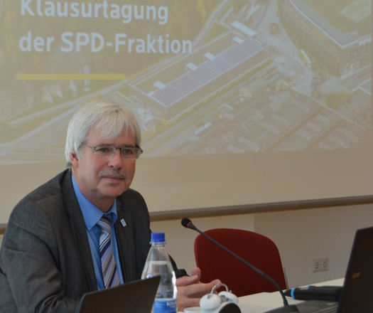 Die SPD-Ratsfraktion geht heute in Klausur: Im RuhrCongress wird es unter anderem um  Wirtschaftsförderung, Stadtwerke und den Haushalt 2016. Im Bild: Fraktionsvorsitzender Dr. Peter Reinirkens.