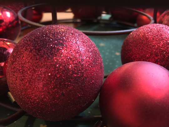 Weihnachtsbaumkugeln rot