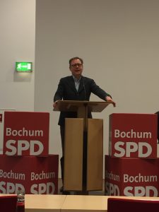 Karsten Rudolph, der Vorsitzende der SPD Bochum, bei der Eröffnung des Parteitages