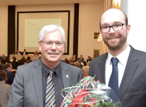 SPD-Fraktionsvorsitzender Dr. Peter Reinirkens (li.) und Sebastian Kopietz nach seiner Wahl zum Dezernenten für Personal, Recht und Ordnung.