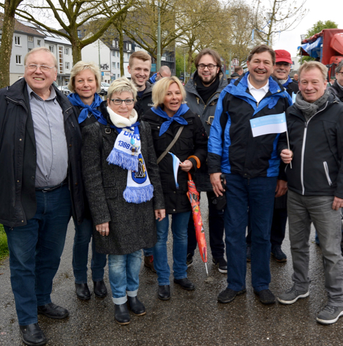 Bochum: An diesem Wochenende feiert Bochum das 628. Maiabendfest. Dabei unter anderem Mitglieder der SPD-Ratsfraktion sowie die Abgeordnete und Landtagspräsidentin Carina Gödecke (3.v.l.).