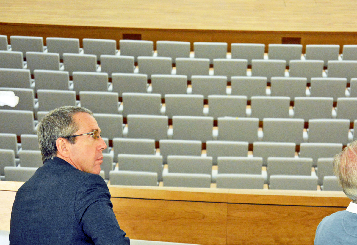 SPD-Ratsfraktion Bochum: Ernst Steinbach, Sprecher der SPD im Betriebsausschuss für die Eigenbetriebe im großen Saal des Musikforums Ruhr am 20. September 2016 während einer Führung über die Baustelle. (c) SPD-Ratsfraktion Bochum, 2016SPD-Ratsfraktion Bochum: Ernst Steinbach, Sprecher der SPD im Betriebsausschuss für die Eigenbetriebe im großen Saal des Musikforums Ruhr am 20. September 2016 während einer Führung über die Baustelle. (c) SPD-Ratsfraktion Bochum, 2016