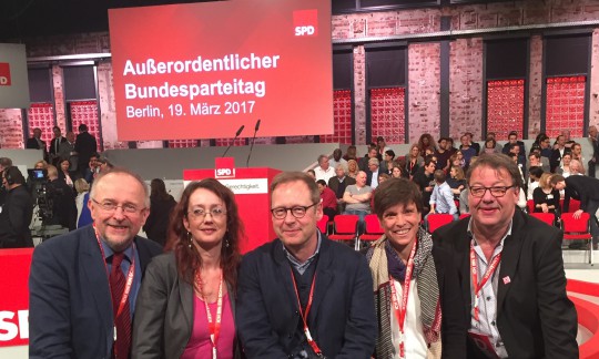 Die Bochumer Delegation beim Bundesparteitag der SPD (auf dem Martin Schulz zum Parteivorsitzenden und Kanzlerkandidaten gewählt wurde): Axel Schäfer, Simone Gottschlich, Karsten Rudolph, Caroline Ströttchen, Reiner Lehmkuhl.