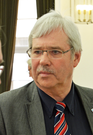 Dr. Peter Reinirkens