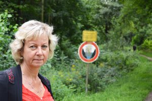SPD-Ratsfraktion Bochum: Ratsmitglied Martina Schnell setzt sich dafür ein, dass im bereits renaturierten Hofsteder Bach möglichst bald auch tatsächlich Wasser fließt.