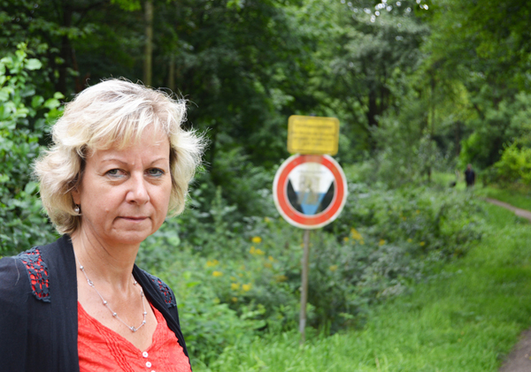 SPD-Ratsfraktion Bochum: Ratsmitglied Martina Schnell setzt sich dafür ein, dass im bereits renaturierten Hofsteder Bach möglichst bald auch tatsächlich Wasser fließt.