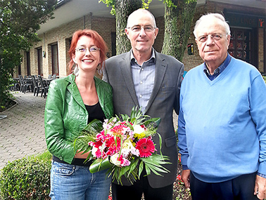 Archivbild (2014): Der neue Vorsitzende der SPD Altenbochum Ulrich Wicking zwischen seiner Vorgängerin Simone Gottschlich und dem frisch gewählten Ehrenvorsitzenden Heinz Hossiep.