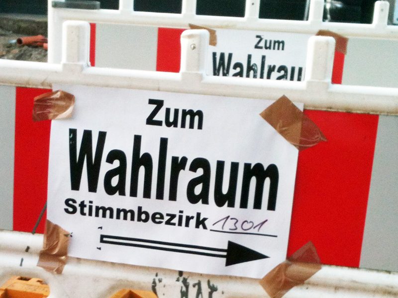 SPD-Ratsfraktion Bochum: Schild "Zum Wahlraum"