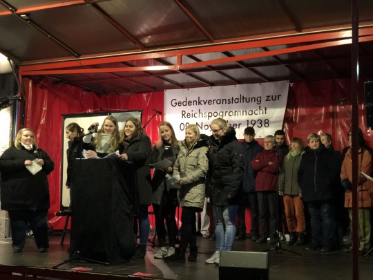 Gedenken Reichspogromnacht am 9.11.2017 - Schülerinnen vom Alice-Salomon-Berufskolleg