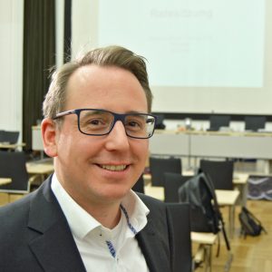 Burkart Jentsch ist Mitglied im Ausschuss für Sport und Freizeit. Er setzt sich dafür ein, dass das Lohrheidestadion zentraler Standort für Leichtathletik-Veranstaltungen in NRW wird.