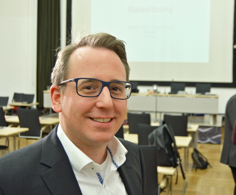 Burkart Jentsch ist Mitglied im Ausschuss für Sport und Freizeit. Er setzt sich dafür ein, dass das Lohrheidestadion zentraler Standort für Leichtathletik-Veranstaltungen in NRW wird.