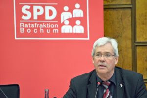 SPD-Ratsfraktion Bochum: Der Vorsitzende der SPD im Rat der Stadt Bochum Dr. Peter Reinirkens fürchtet, dass die Landesregierung aus CDU und FDP womöglich das Interesse an der Internationalen Gartenausstellung IGA Ruhr 2027 verloren hat.