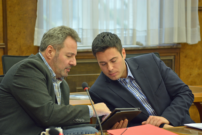 Bruno Sagurna (l.) ist Vorsitzender der SPD im Rat der Stadt Duisburg. Rechts: Geschäftsführer Marvin Rosenberger.