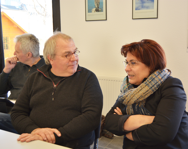 Johannes Scholz-Wittek und die Vorsitzende des Integrationsrates Khonaf Hajo.