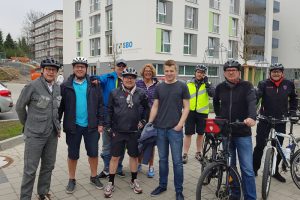 SPD-Fraktion: Bei der Fahrrrad-Exkursion sahen sich die Ratsmitglieder den Neubau der Senioreneinrichtungen in Altenbochum an.