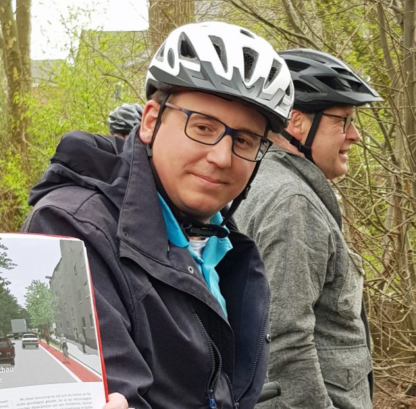 Zwischenhalt auf der Springorum-Trasse in Höhe Königsallee. Hier ging es unter anderem  um die Zugänge zur Trasse.