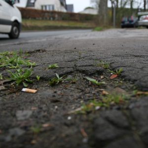 Die SPD fordert die Verwaltung auf, die schlechtesten Gehwegkilometer auszubessern.