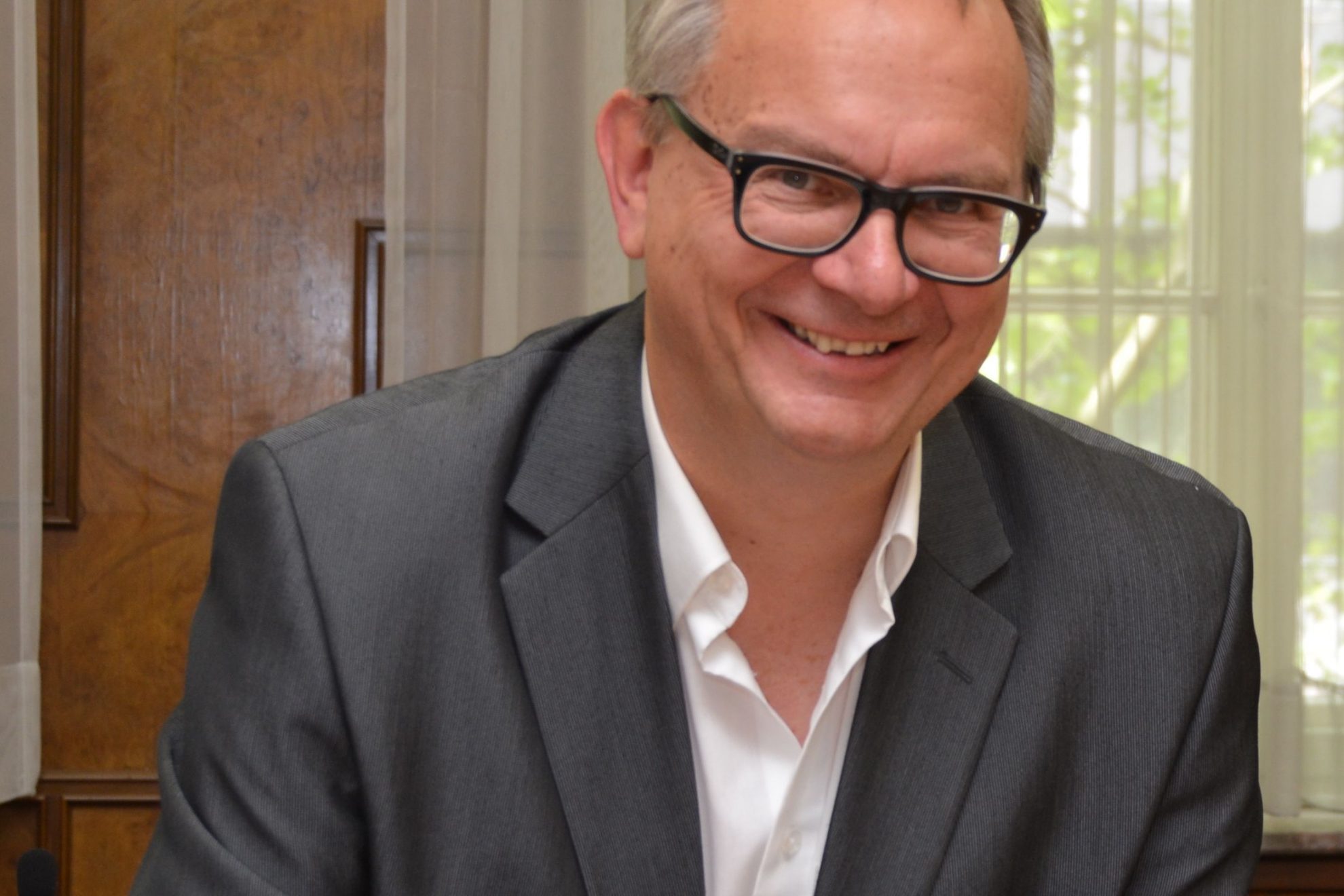 Dr. Hans Hanke bringt das Thema "Digitaler Nachlass-Service" in den Rat.