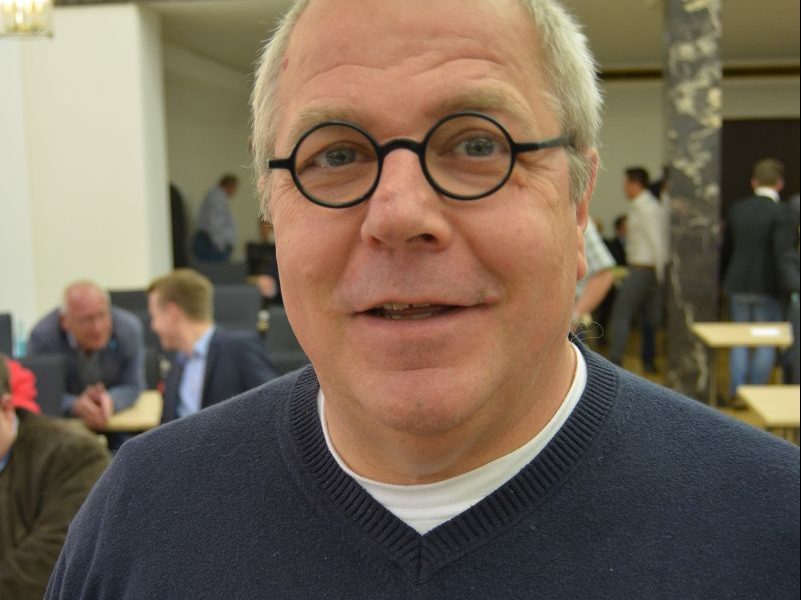 Ratsmitglied Johannes Scholz-Wittek setzt sich für neue Trauerorte in Bochum ein.