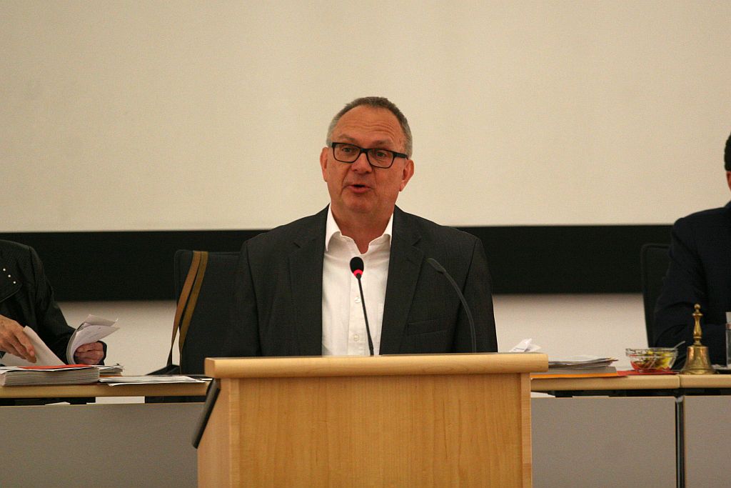 Dr. Hans Hanke,kulturpolitischer Sprecher der SPD-Ratsfraktion, ist verwundert übern den CDU-Antrag, das Graf-Engelbert-Denkmal nun doch woanders aufzustellen.