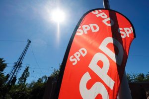 Neumitgliederempfang der SPD Bochum (01.07.2018): SPD-Banner im Sonnenschein