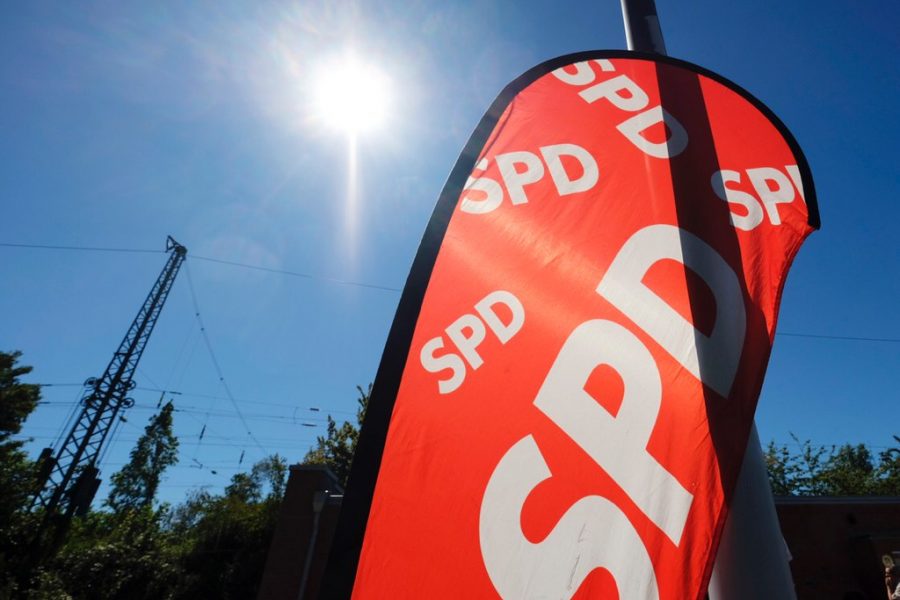 Neumitgliederempfang der SPD Bochum (01.07.2018): SPD-Banner im Sonnenschein