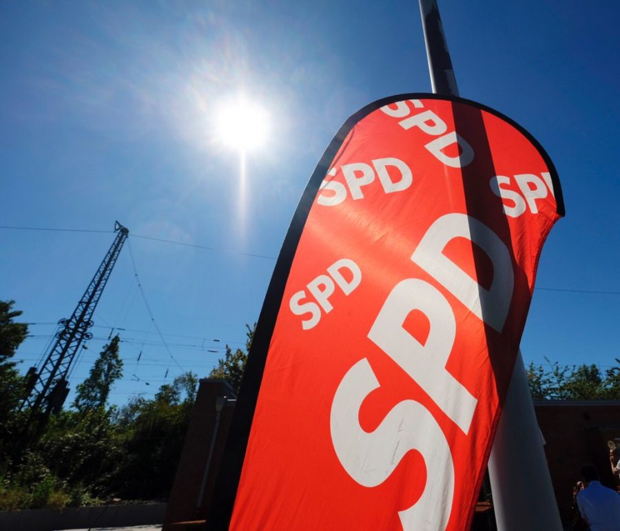 Neumitgliederempfang der SPD Bochum (01.07.2018): SPD-Banner im Sonnenschein