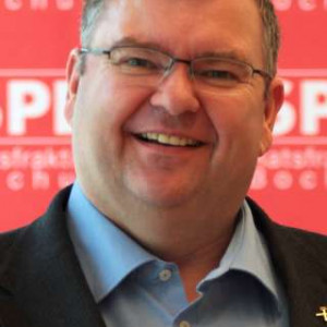 SPD-Ratsmitglied Jörg Czwikla freut sich über die Einführung der Notfalldosen.