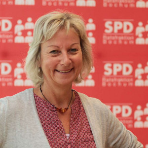 Martina Schnell freut sich, dass die Brücke bald erneuert wird.