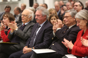 Festveranstaltung zu Ehren von Bernd Faulenbach und Christoph Zöpel: Blick auf die Jubilare und den Festredner