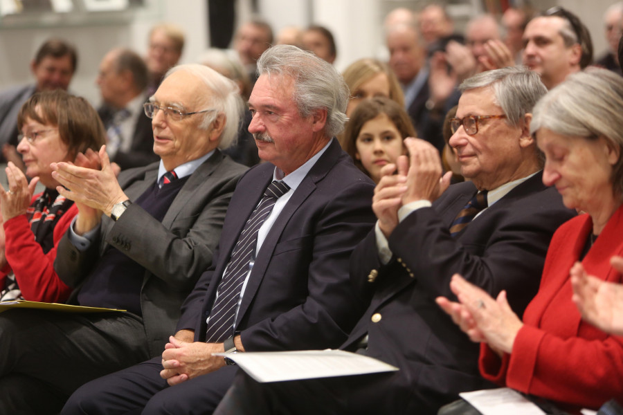 Festveranstaltung zu Ehren von Bernd Faulenbach und Christoph Zöpel: Blick auf die Jubilare und den Festredner