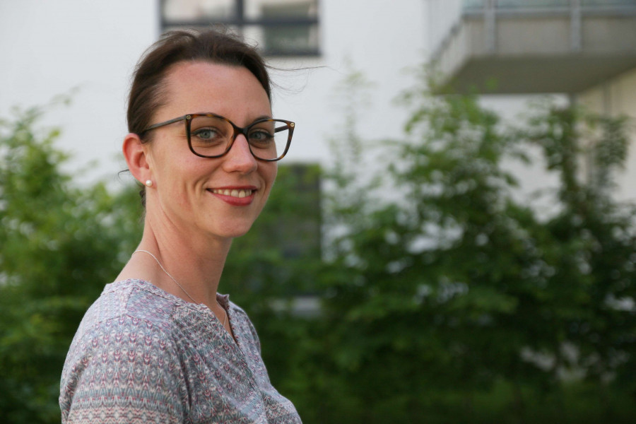 Deborah Steffens setzt sich für Flächenentsiegelung sowie Fassaden- und Dachbegrünung ein.