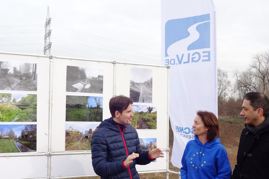 Prof. Dr. Uli Paetzel bei der Erläuterung des Infrastrukturprojektes gegenüber Katarina Barley und Oliver Basu Mallick