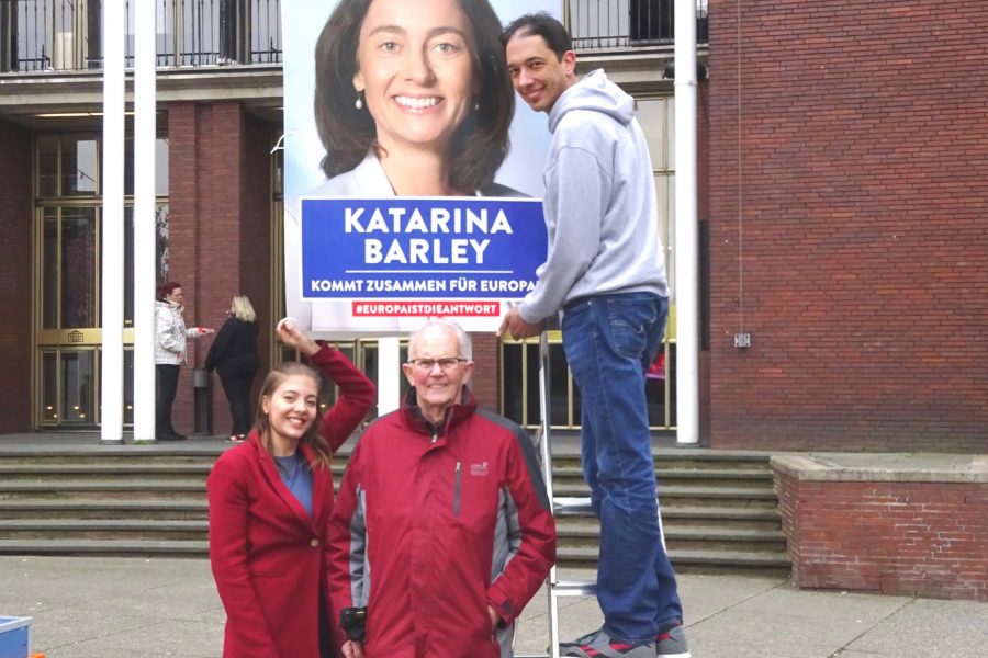 Wahlkampfauftakt 2019 mit (v.l.n.r.): Gracie Schürholz (18 Jahre, Schülerin, seit 2018 Juso-Mitglied), Werner Kowalewski (seit 65 Jahren SPD-Mitglied) und Oliver Basu Mallick, Bochumer EU-Kandidat