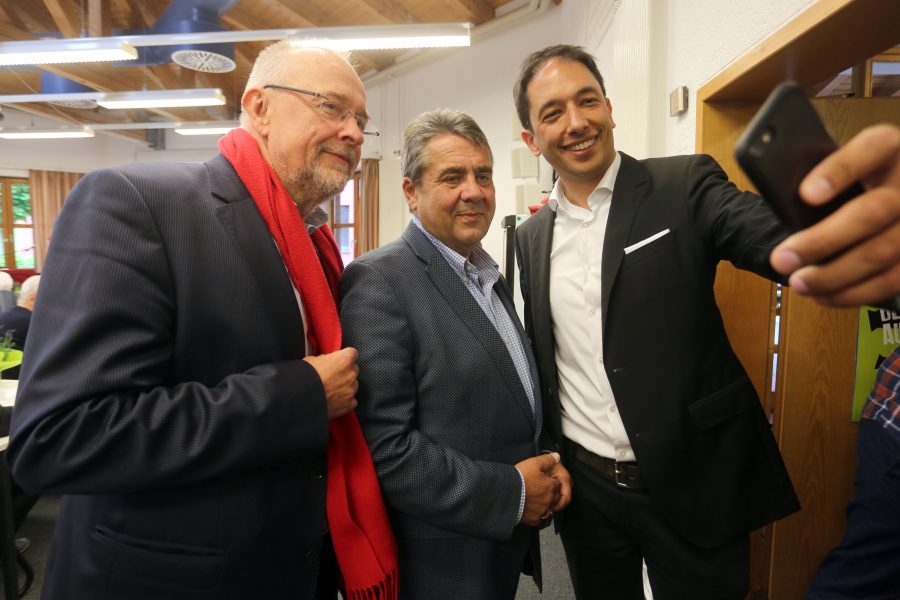 Bochums Bundestagsabgeordneter Axel Schäfer, der Bundestagsabgeordnete Sigmar Gabriel und Oliver Basu Mallick, der Kandidat der SPD Bochum zur Europawahl