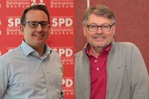 Burkart Jentsch (l.) und Hans Peter Herzog freuen sich über den Umbau des Lohrheide-Stadions.