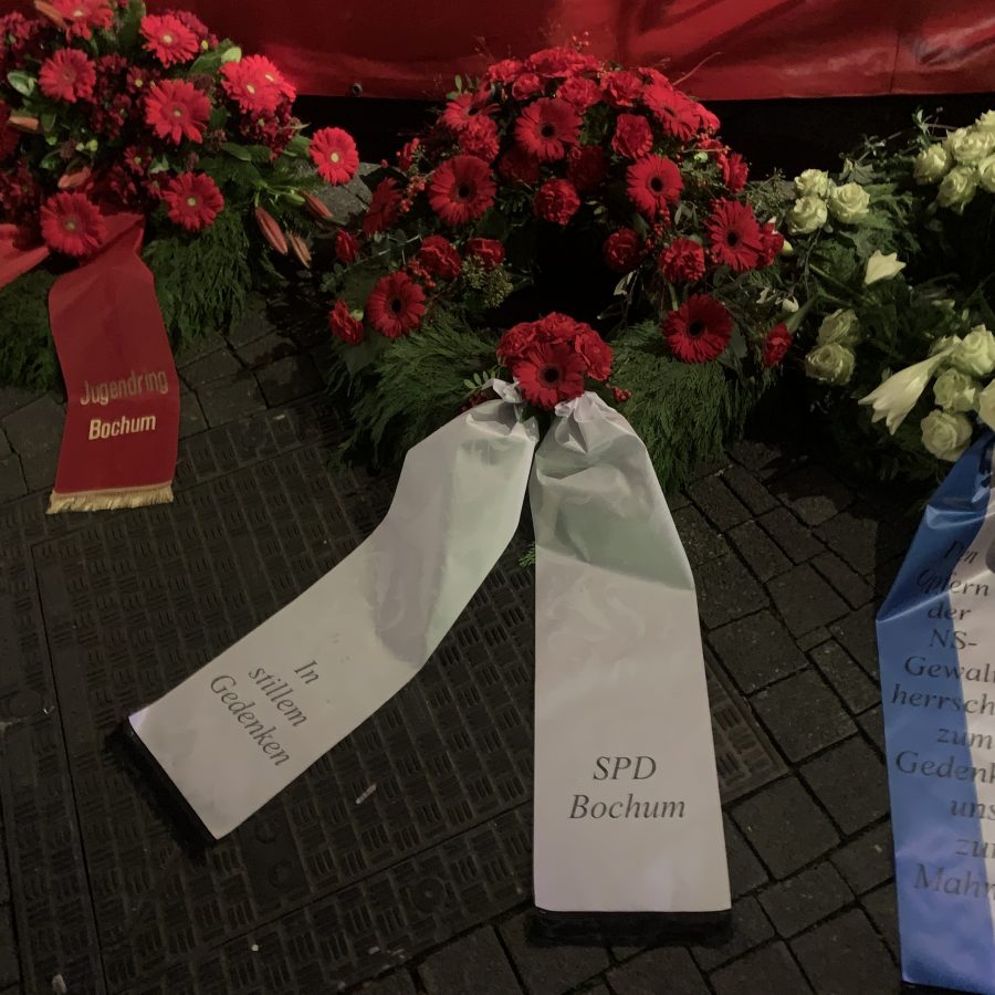 Gedenkveranstaltung zur Reichspogromnacht am 9. November 2019: Kranz der SPD Bochum "In stillem Gedenken"