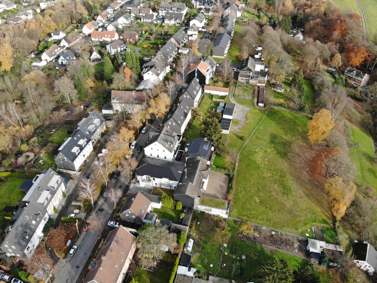 Die Straße "Am Sonnenberg" muss dringend erneuert werden. Die SPD im Rat will aber verhindern, dass auf die Anwohner unnötig hohe Kosten zukommen.